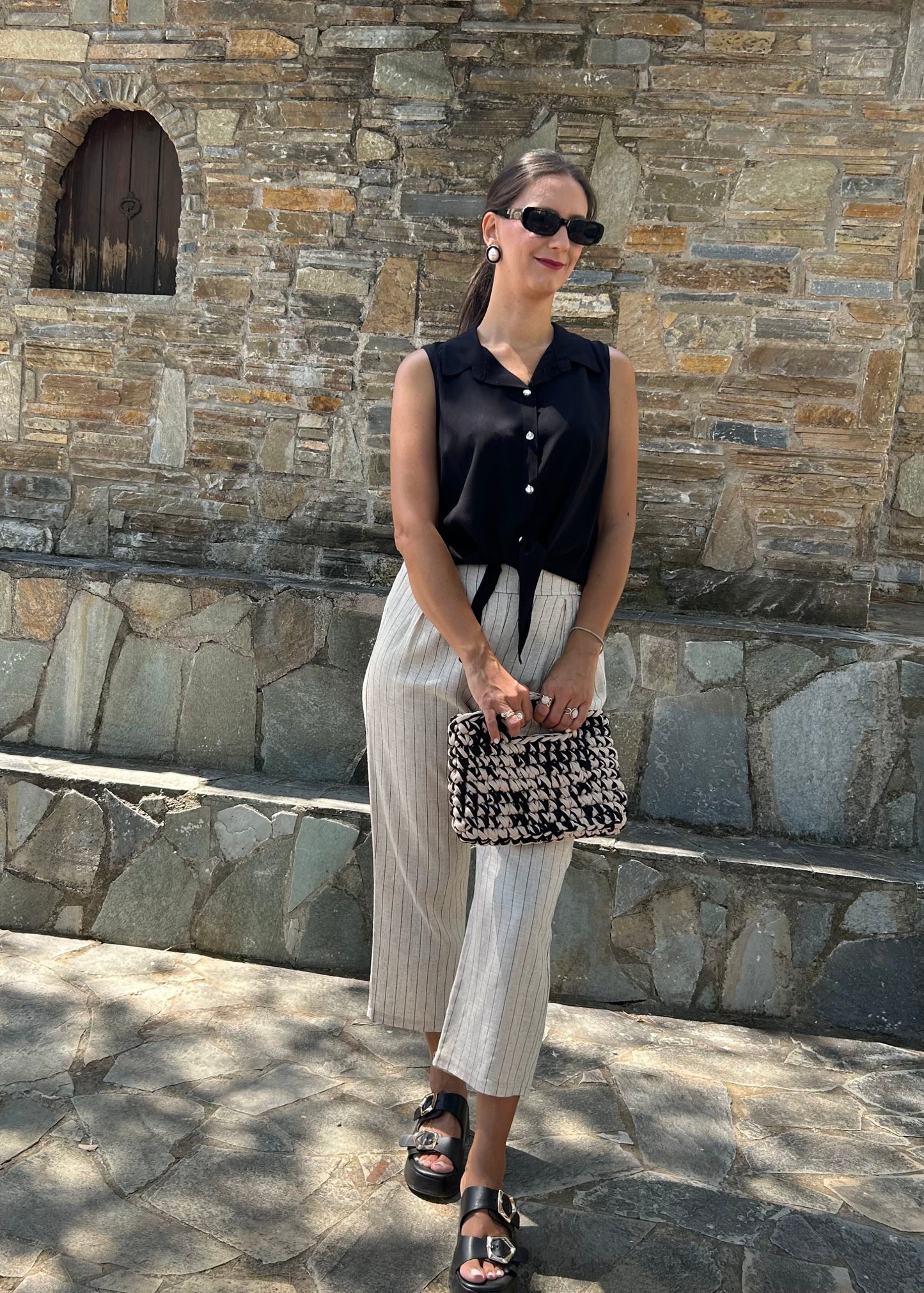 Women's sleeveless top in lightweight tequila fabric, available in black, white, and salmon — perfect for all-day wear and versatile styling.