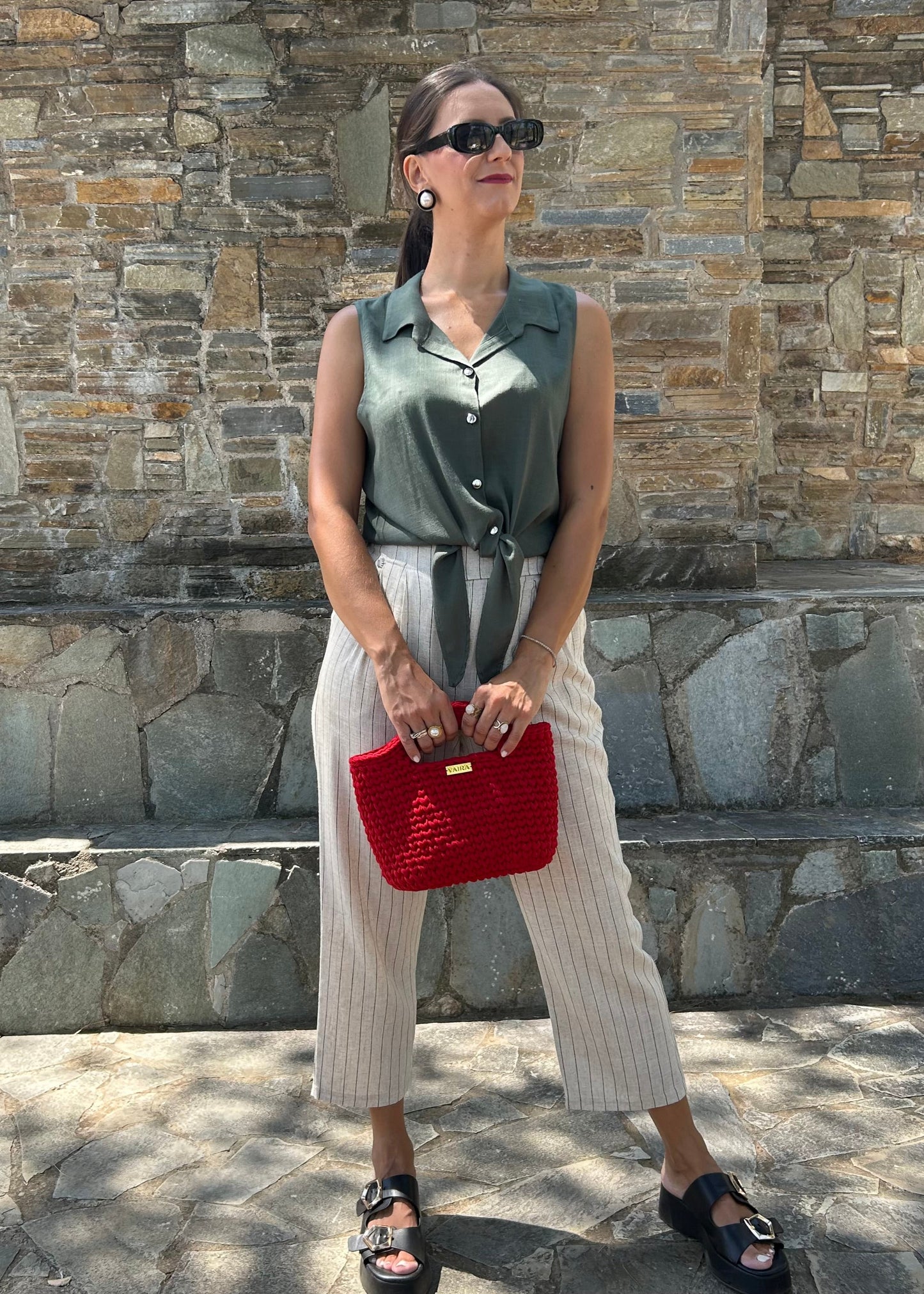 Women's sleeveless top in lightweight tequila fabric, available in black, white, and salmon — perfect for all-day wear and versatile styling.
