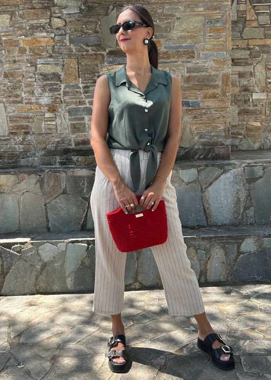 Women's sleeveless top in lightweight tequila fabric, available in black, white, and salmon — perfect for all-day wear and versatile styling.