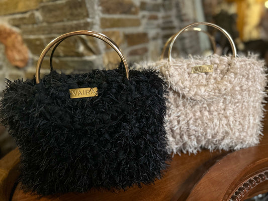 Πλεκτή χειροποίητη τσάντα VIVRA χρώμα πούρο με μεταλλικό κλείσιμο