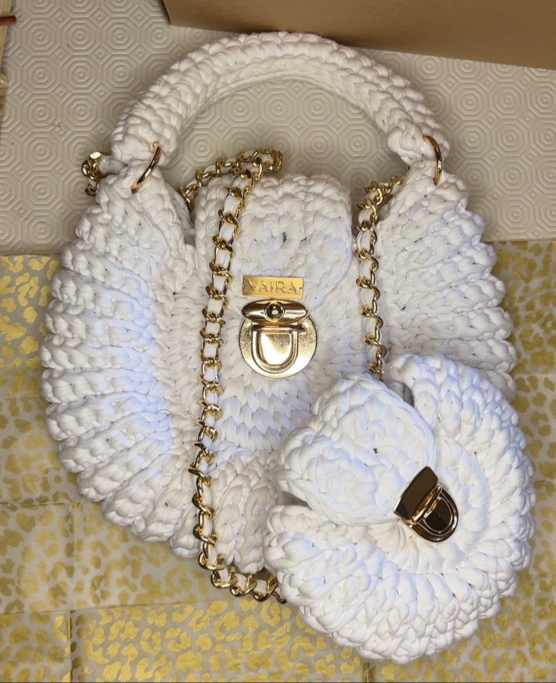 Handmade round white crochet shoulder bag and wallet, featuring a metal and thread strap.