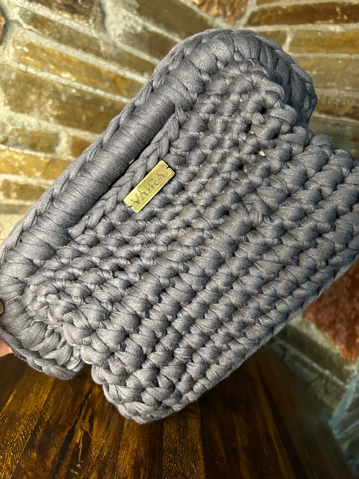 Handmade crochet clutch bag in a modern, youthful design. Soft texture, compact size, perfect for evening outings or stylish daytime looks. Available in trendy colors and different sizes