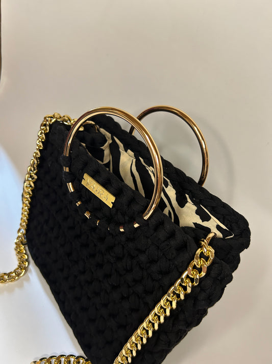 Handmade crochet shoulder bag made of 100% cotton yarn, featuring a refined woven texture, elegant inner lining, gold-tone metal handles, and a detachable gold chain for versatile styling — shoulder, crossbody, or handheld.