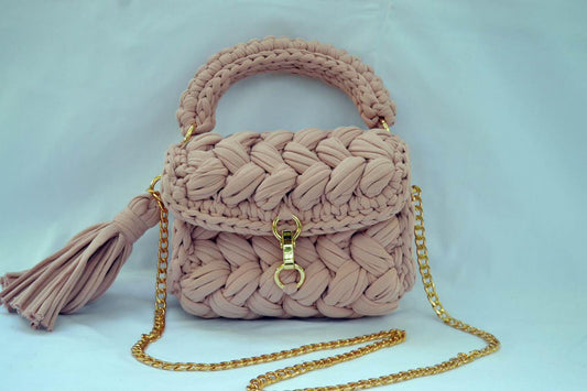 Handmade handle bag striking knitted pattern golden details cozy size