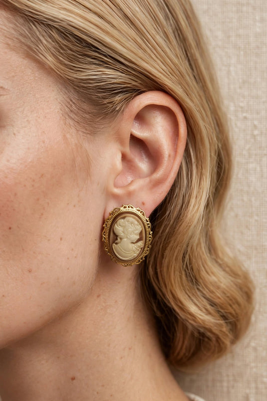 Γυναικεία vintage σκουλαρίκια Cameo Isadora σε χρυσό πλαίσιο Vaira