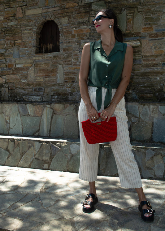 Women's sleeveless top in lightweight tequila fabric, available in black, white, and salmon — perfect for all-day wear and versatile styling.