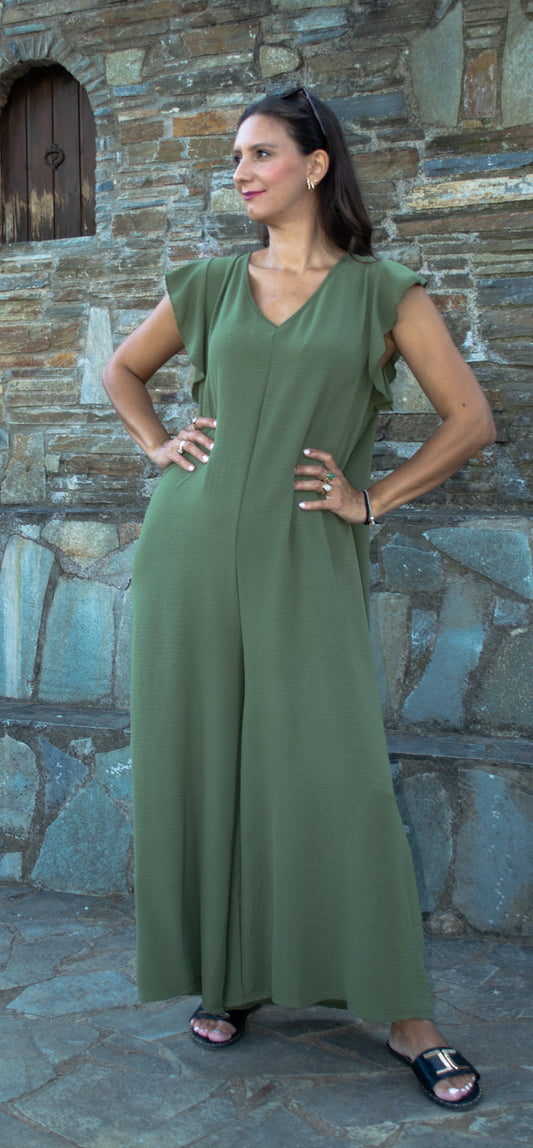 One-size women's jumpsuit in relaxed fit with elegant sleeve detail, designed for comfort, movement, and personal style.