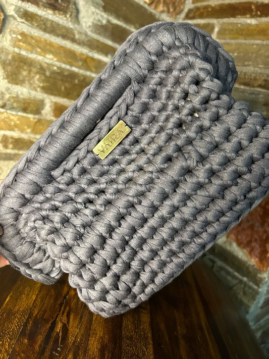 Handmade crochet clutch bag in a modern, youthful design. Soft texture, compact size, perfect for evening outings or stylish daytime looks. Available in trendy colors  and different sizes