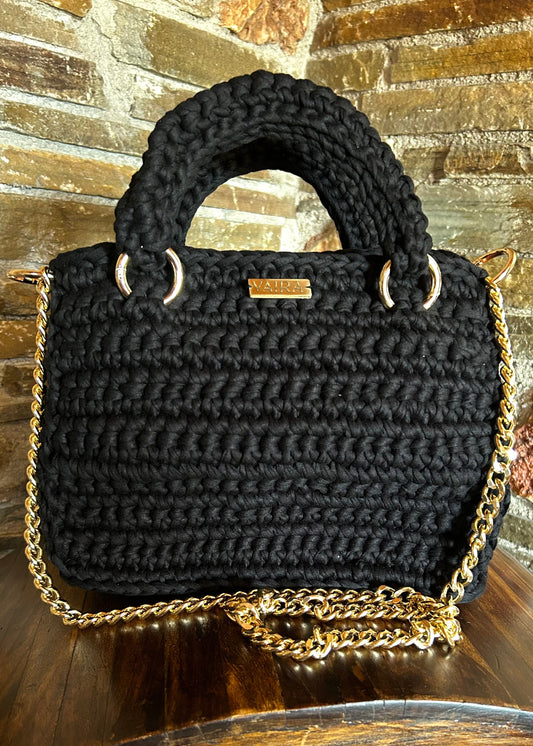 Handmade women's shoulder bag with a crochet handle, featuring a minimalist design in neutral tones. Includes gold-tone details, and a soft inner lining. Ideal for everyday use or office wear, combining elegance with practicality
