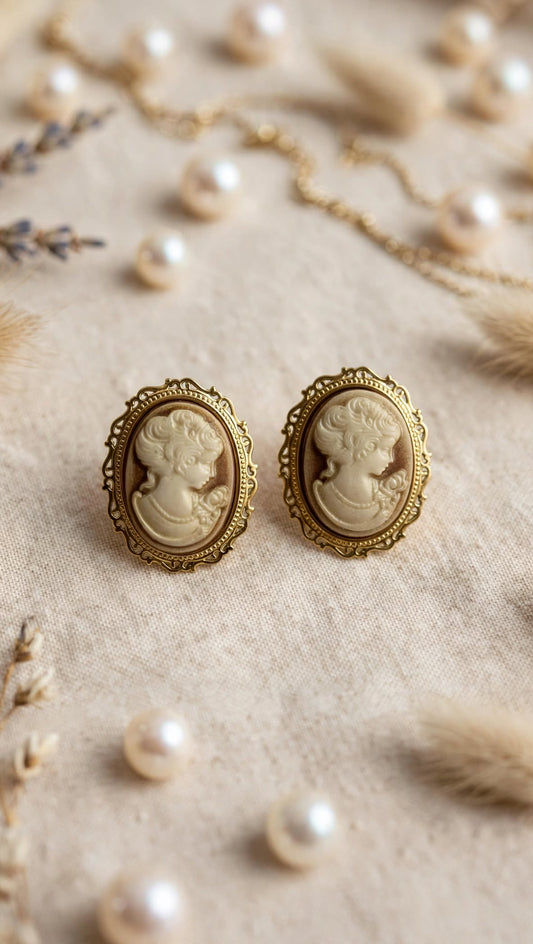 Γυναικεία vintage σκουλαρίκια Cameo Isadora σε χρυσό πλαίσιο Vaira